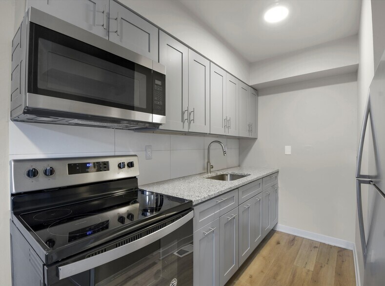 Building Photo - 2219 9th St