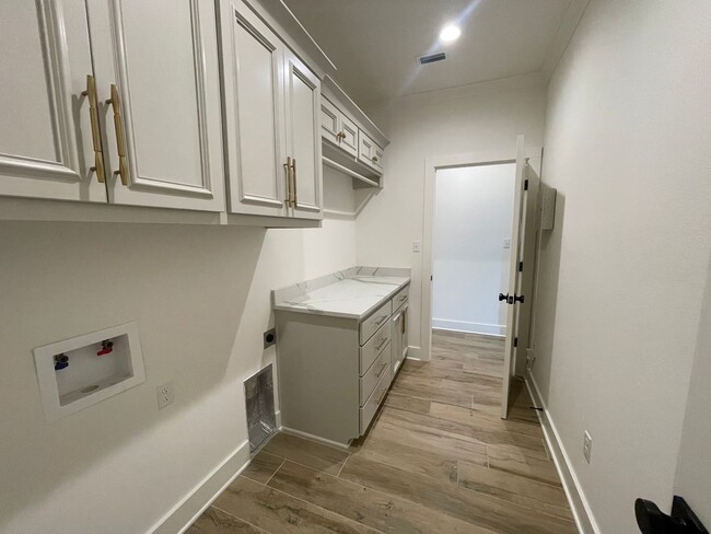 Building Photo - Tiburon newly built 2023 beauty!