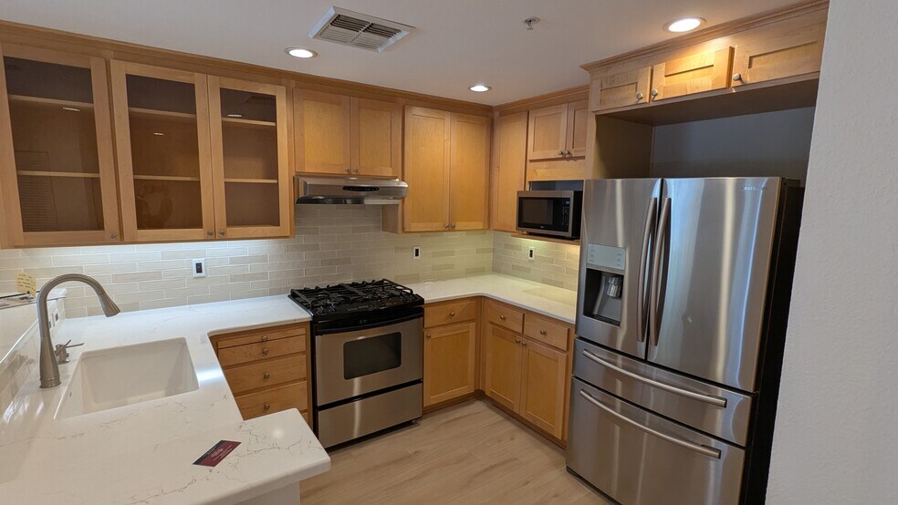 Kitchen - 196 SE Spokane St