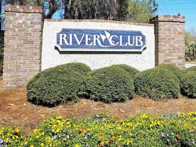 Building Photo - 216 Club Cir