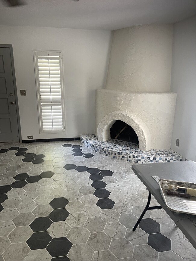 Building Photo - 8445 S 48th St