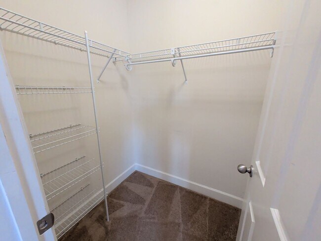 Building Photo - 2-Bed/2-Bath condo in Lenox Village.