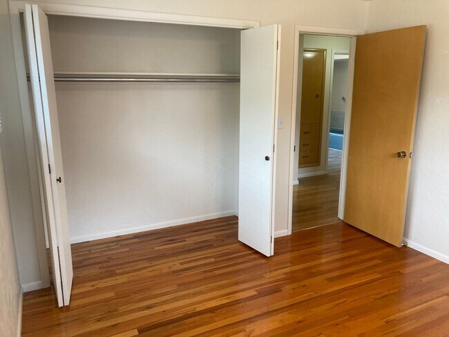 Building Photo - Mid-Century Four Bedroom in Candalaria, La...