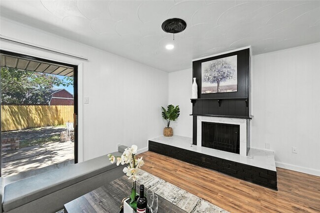 Building Photo - 214 Dorris Dr