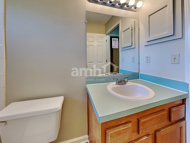 Building Photo - 2175 Hovington Cir E