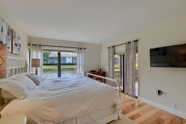 Building Photo - 6748 Willow Wood Dr