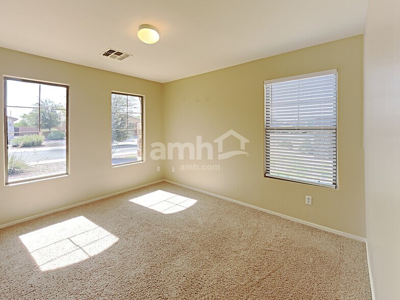 Building Photo - 7504 S Sunrise Way