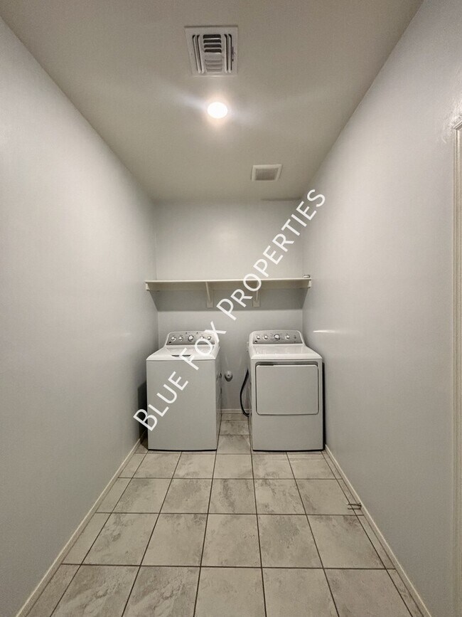 Building Photo - 8518 W Pelican Pl