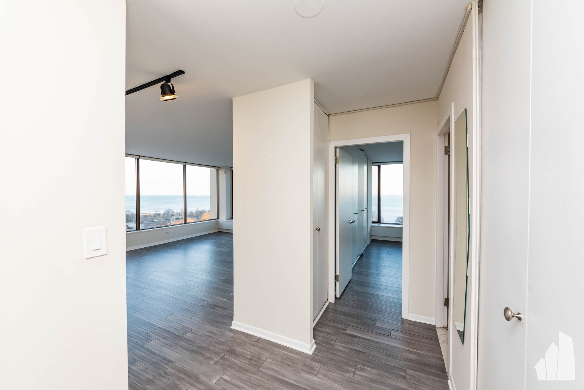 Building Photo - 5455 N Sheridan Rd