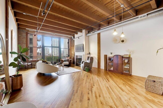 Building Photo - 616 W Fulton St