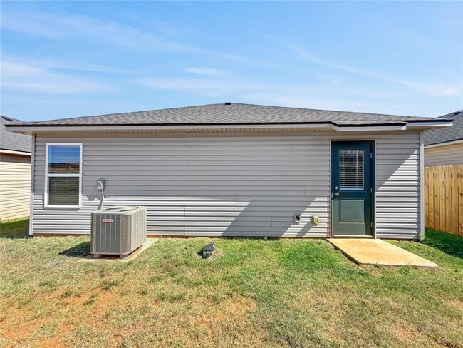 Building Photo - 1211 Clydesdale Dr