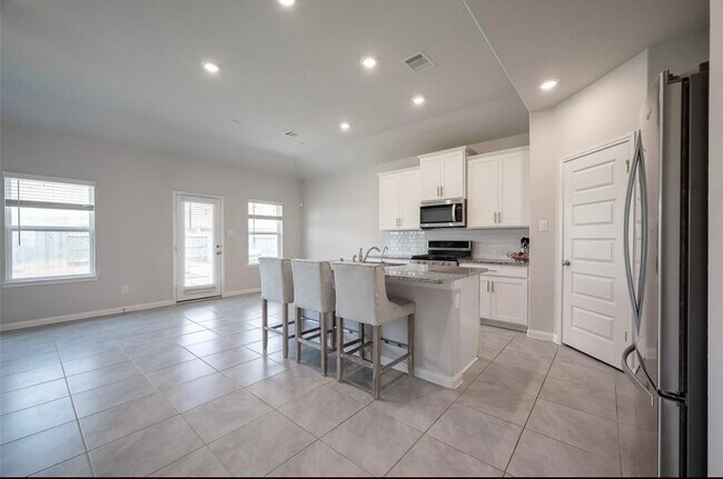 Building Photo - 1123 Vine House Dr