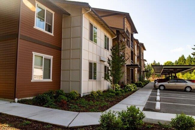 Building Photo - Experience style, comfort and convenience in this well-appointed 2 bedroom 2 bath!