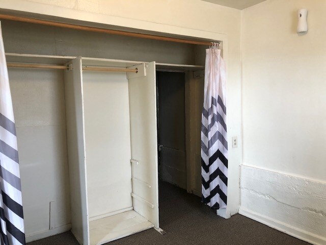 Building Photo - 1203 E 6th St