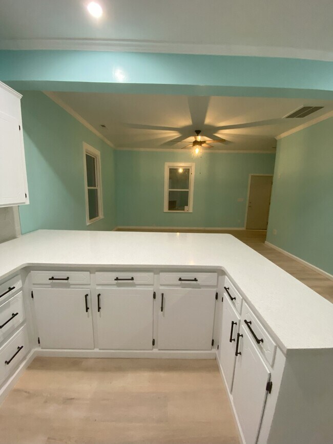 Building Photo - 15 N Hammett St