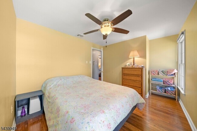 Building Photo - 32 Montville Ave