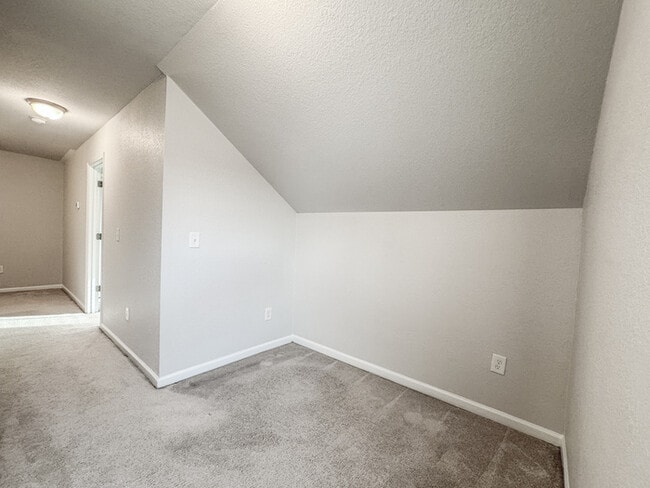 Building Photo - RENOVATED 4 BEDROOM/3 BATH IN VIRGINIA BEACH! READY FOR RENT!!