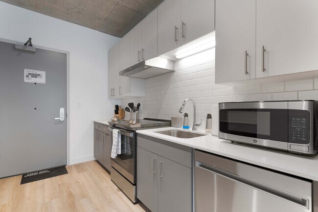 Building Photo - 853 W Blackhawk St