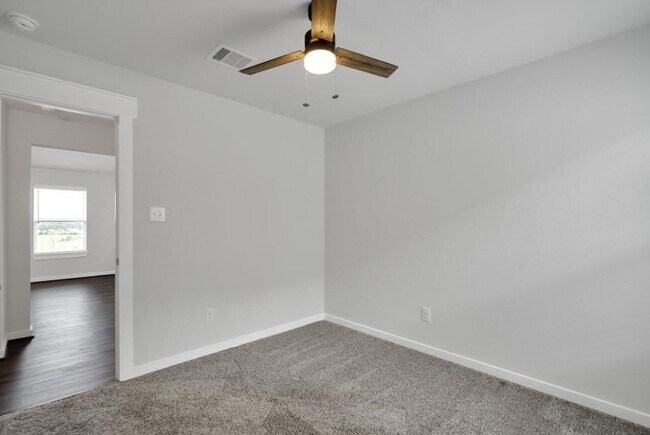 Building Photo - 40843 Mostyn Hill Dr