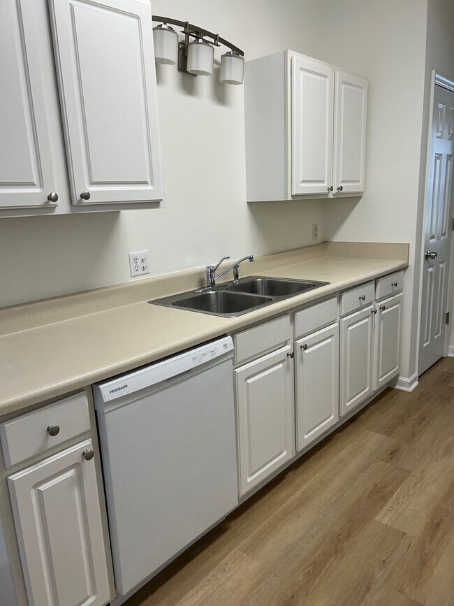 Building Photo - Mohawk Trail Townhomes-Southside Savannah