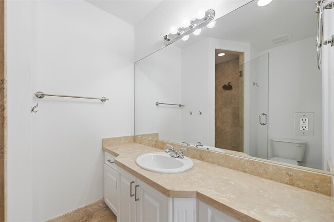 Building Photo - 2515 NE 18th St