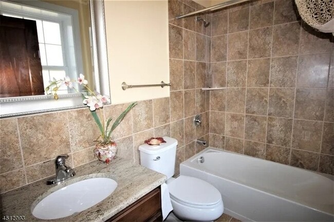 Building Photo - 227 Sunnymeade Rd