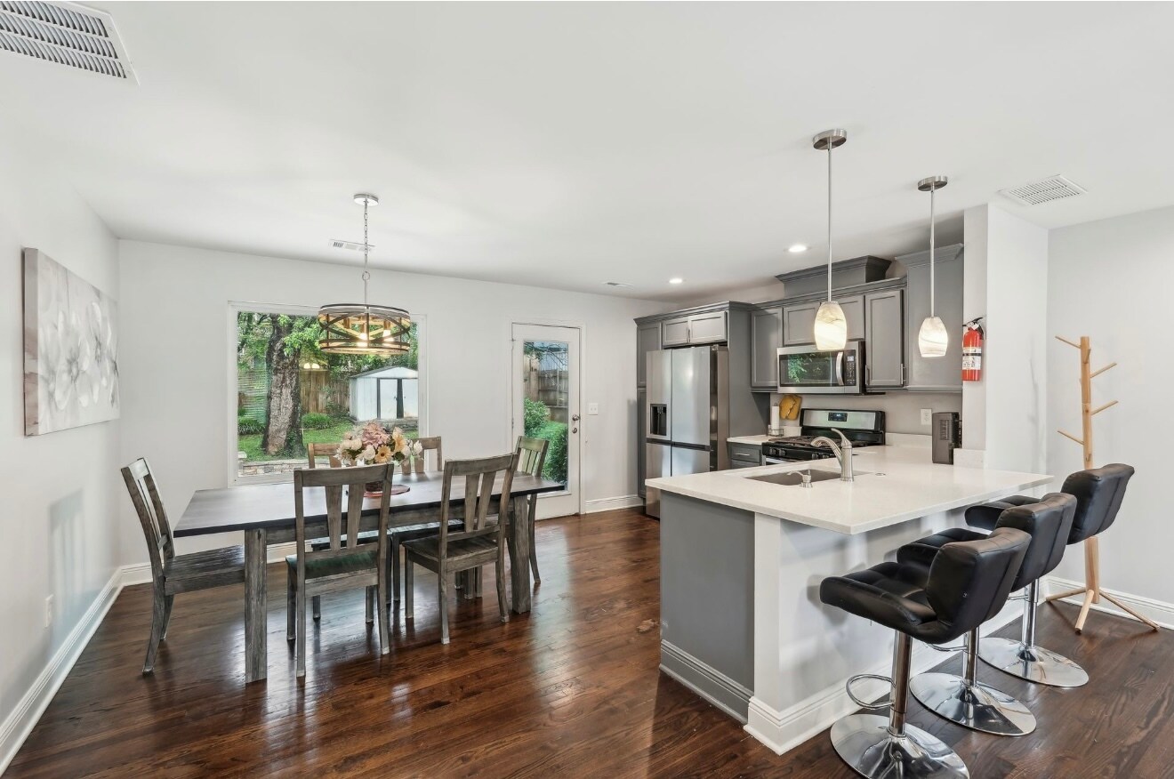 Building Photo - 1605 Wellswood Dr SE