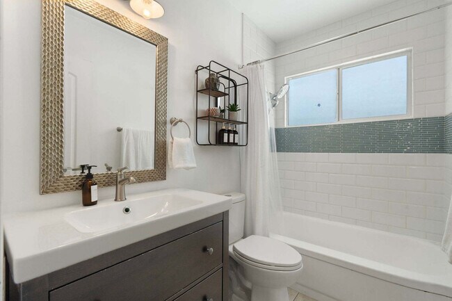 Building Photo - 2624 N 80th Pl