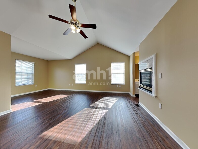 Building Photo - 823 Wingate Dr