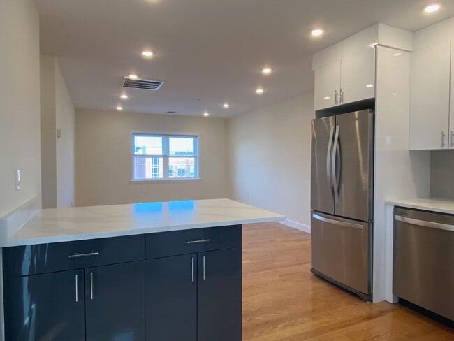 Building Photo - 15 Kelley Ct