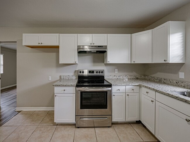 Building Photo - Discover the charm of this delightful home nestled in the serene and welcoming community of North...