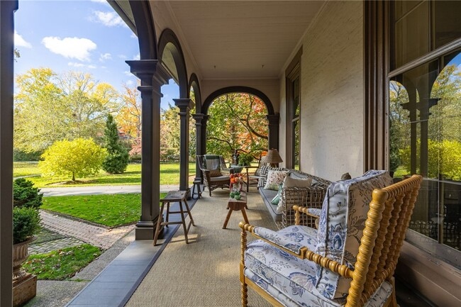 Building Photo - 1397 East Ave