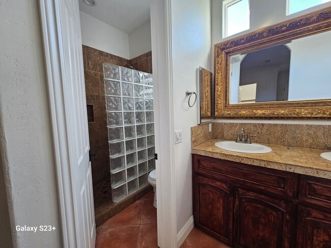 Building Photo - LARGE 3BED/2 BATH IN A COUNTRY CLUB SETTTING