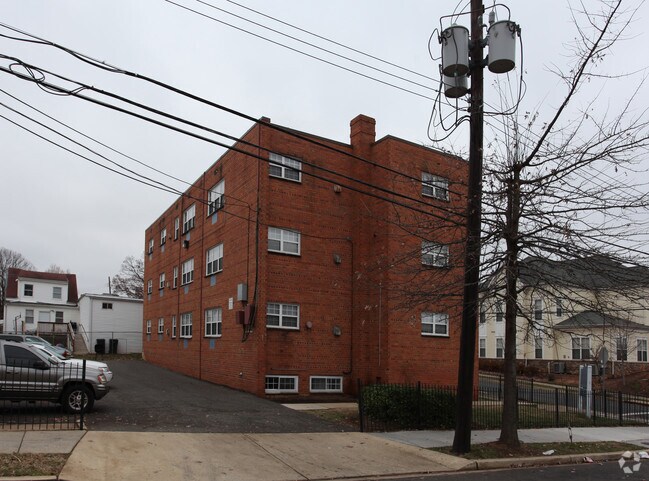 Building Photo - Villages of East River