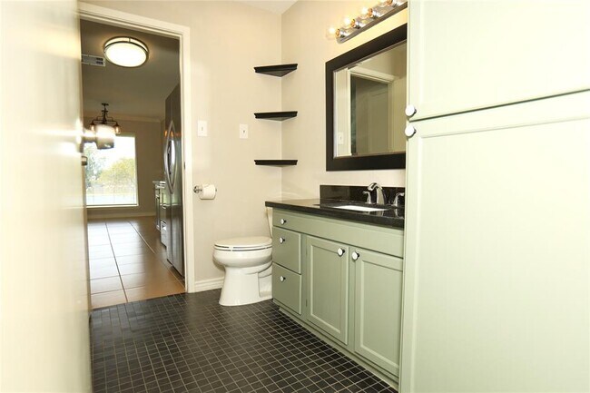 Building Photo - 418 Garland Dr