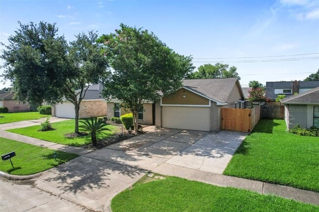 Building Photo - 6631 Villarreal Dr