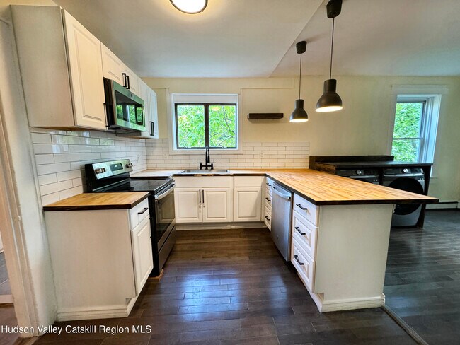 Building Photo - 2476 W Main St