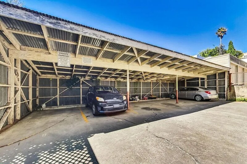 Building Photo - 829 Warfield Ave