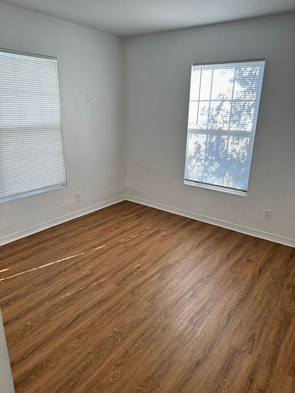 Building Photo - 821 5th St