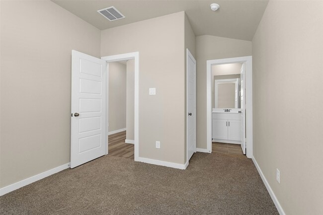 Building Photo - 18095 Martin Pines Dr