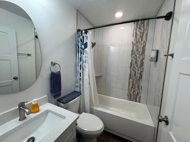 Building Photo - 380 Utah Ave