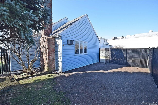 Building Photo - 27 N Lewis Pl