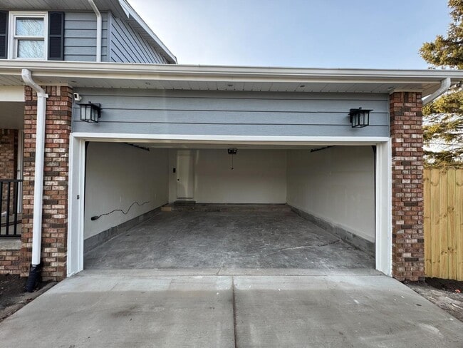 Building Photo - 8106 Warner Rd