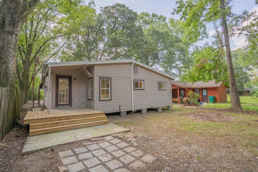 Building Photo - 30114 Oak St