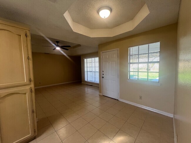 Building Photo - 3020 Floresta St