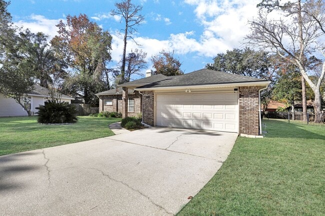 Building Photo - Great 4 bedroom/ 2 bathroom home in Eagle Harbor