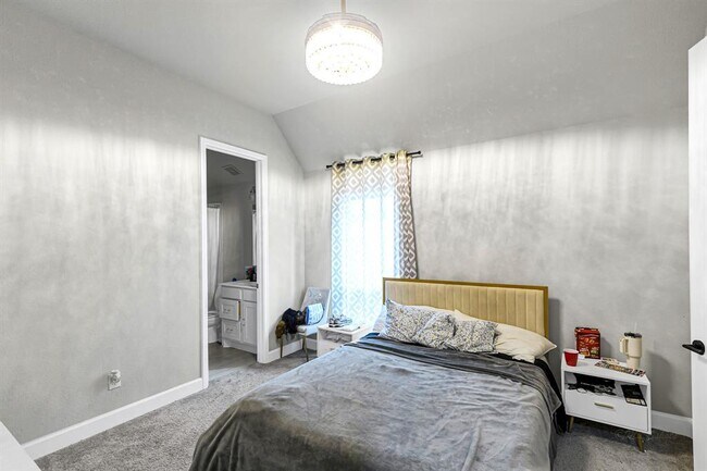 Building Photo - 7211 Sylvan Birch Trl
