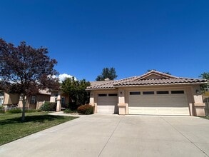 Building Photo - Beautiful 4 Bedroom Family Home