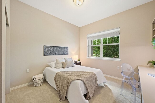 Building Photo - 742 Meadowlark Ln