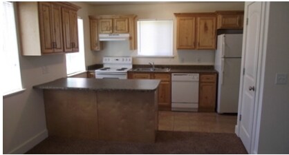 Kitchen - Mountain View Manor